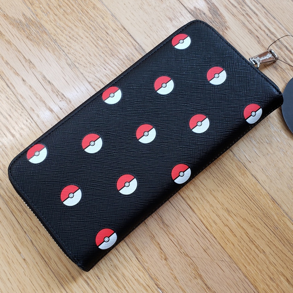 🎉HOST PICK🎉Loungefly Pokémon Pokeball Wallet - Picture 5 of 6
